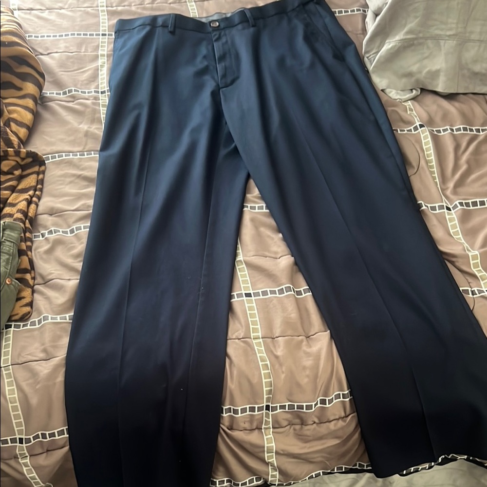Haggar Classic Fit Premium Khaki Pants